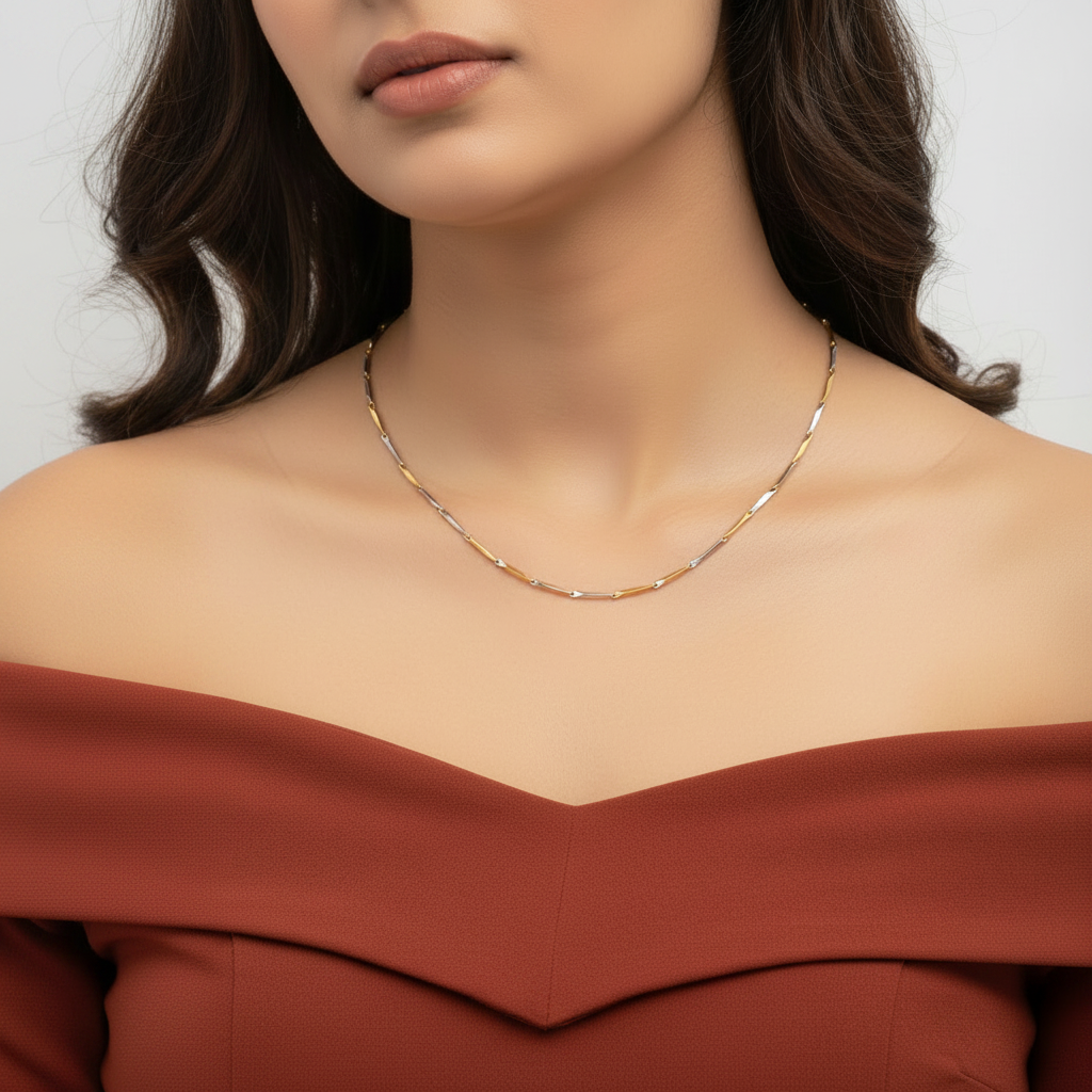 Aurum & Argent Loop Chain – 1:1 Model Neck Shot